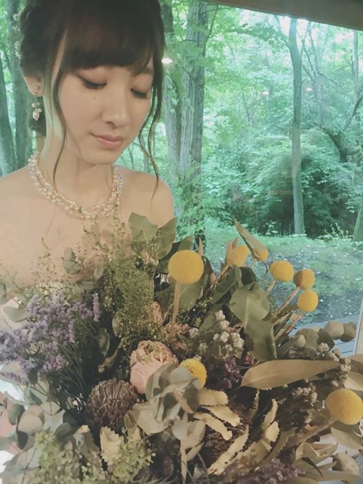 画像に含まれている可能性があるもの:1人、花