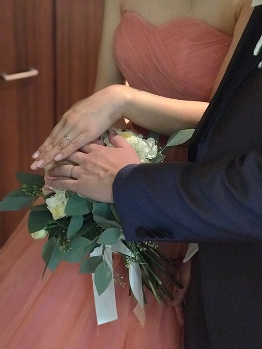 画像に含まれている可能性があるもの:1人以上、座ってる(複数の人)、室内