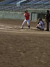 画像に含まれている可能性があるもの:1人以上、スポーツ、野球、屋外