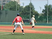 画像に含まれている可能性があるもの:1人以上、スポーツ、野球、屋外
