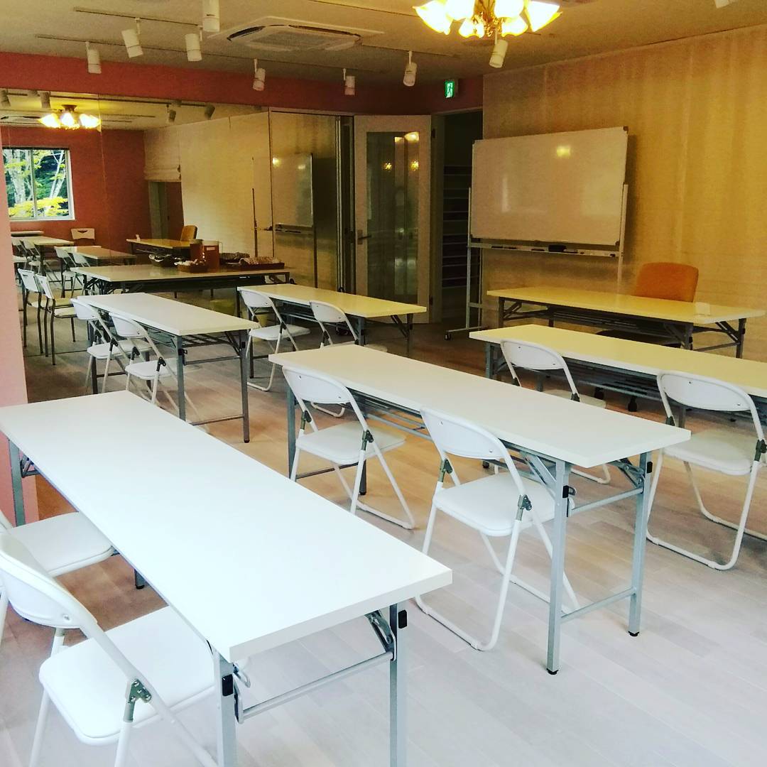 軽井沢で、セミナー開催。
#スペースフローリア #軽井沢 #レンタルセミナールーム #レンタルセッションルーム #ピンク色のお部屋 #自然の中