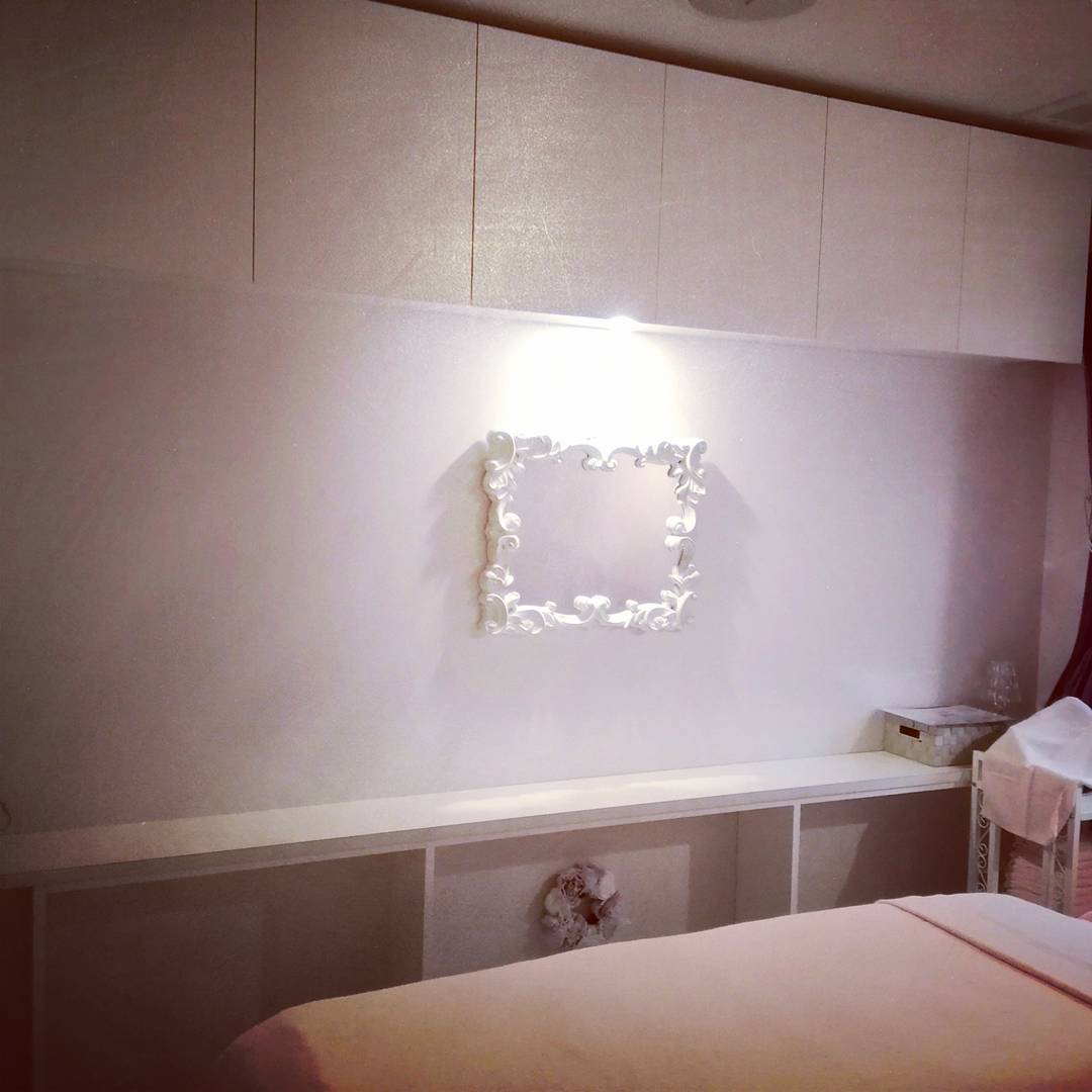 レンタルサロンin軽井沢🌹プリンセスのお部屋🌹
大人可愛く❤癒されてしまいます❤
施術ベッド・タオルウォーマーは貸し出し...